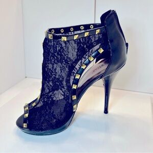 JustFab Black and Gold Lace Heels